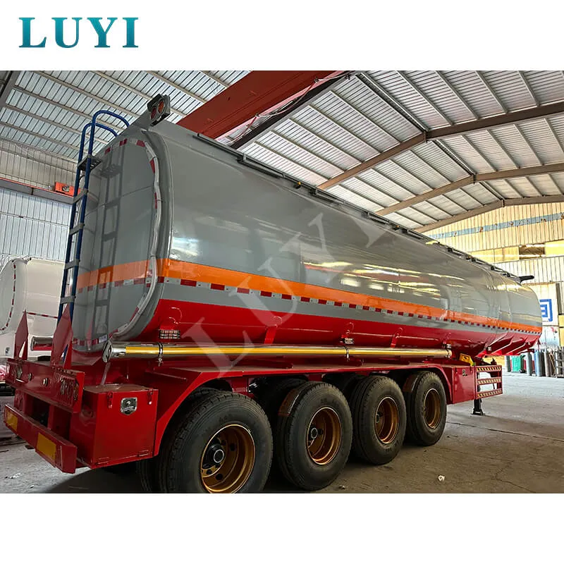 4-axle fuel tanker truck