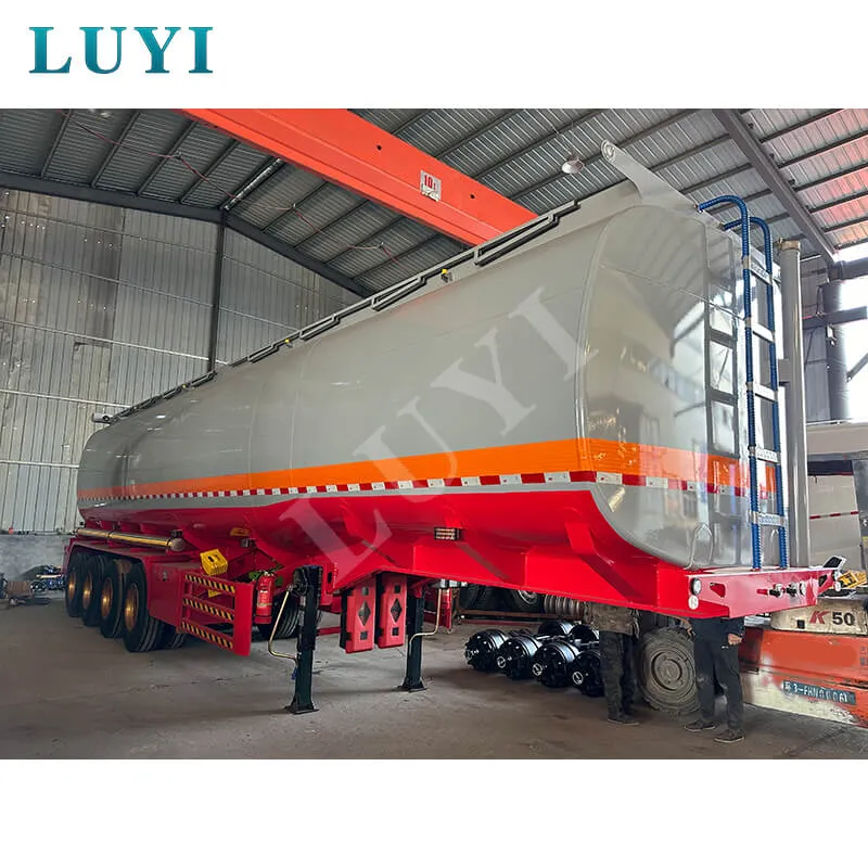 4-axle fuel tanker truck