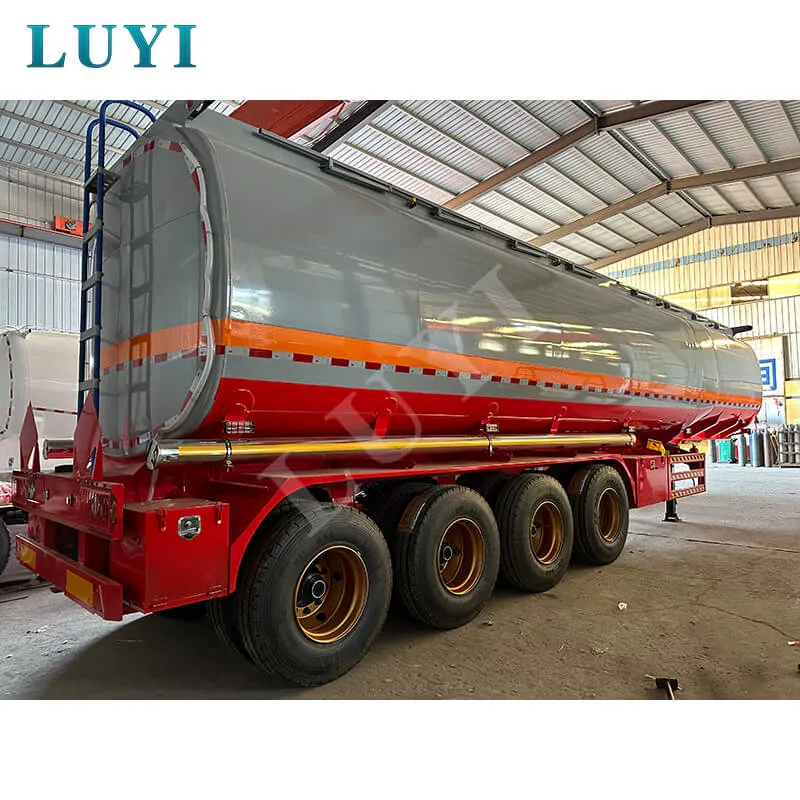 4-axle fuel tanker truck