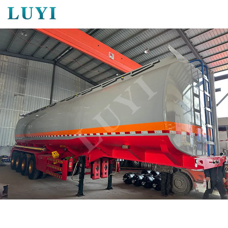 4-axle fuel tanker truck