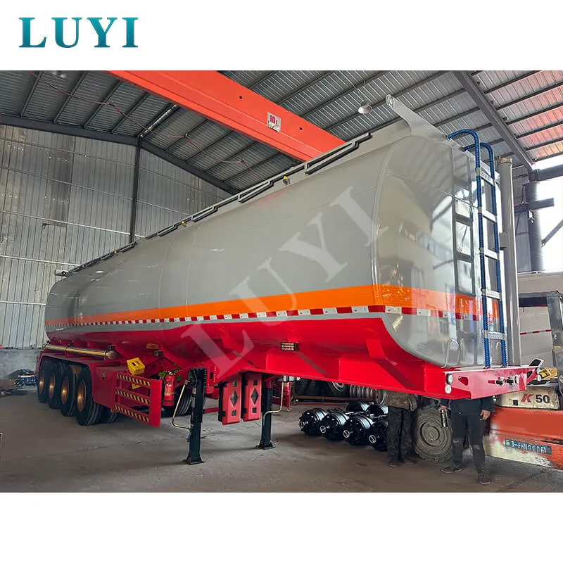 4-axle fuel tanker truck