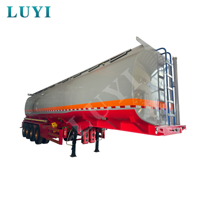 4-axle fuel tanker truck