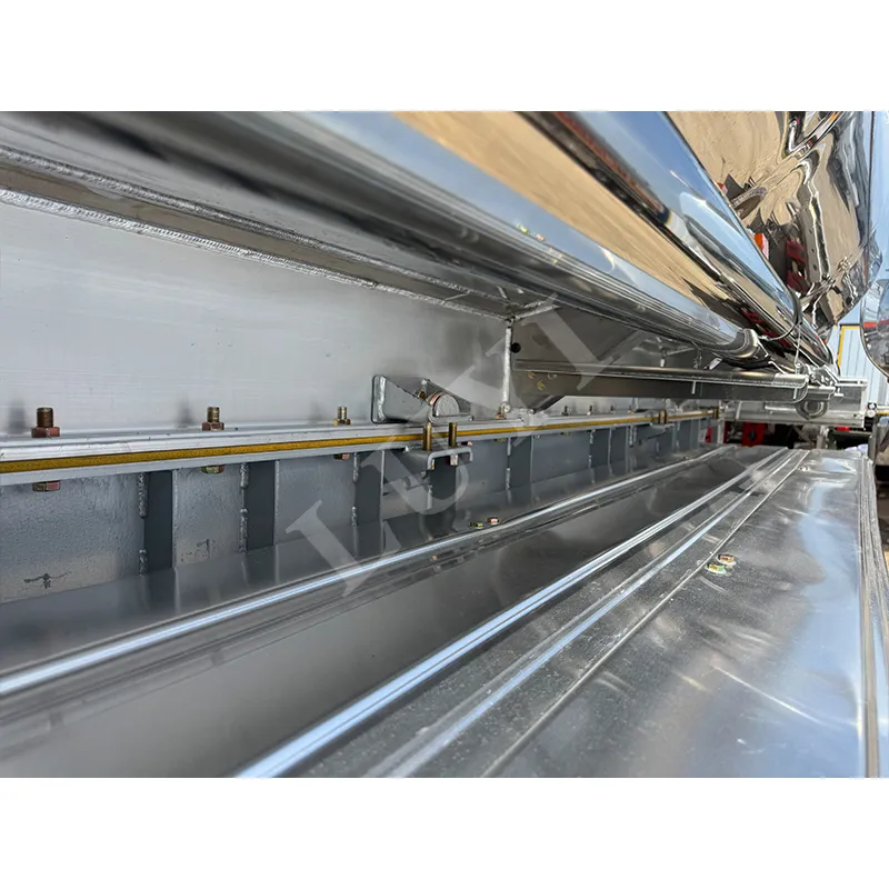 3 Axle Aluminum Alloy Fuel Tank Semi Trailer
