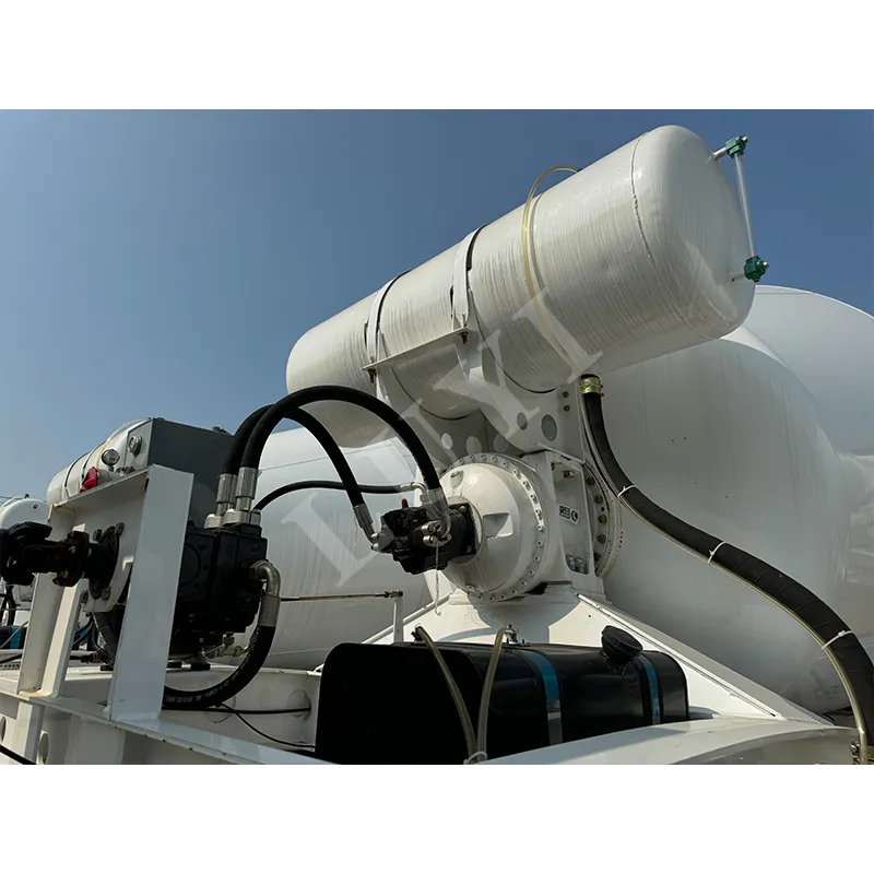 10 CBM self‑propelled concrete mixer truck
