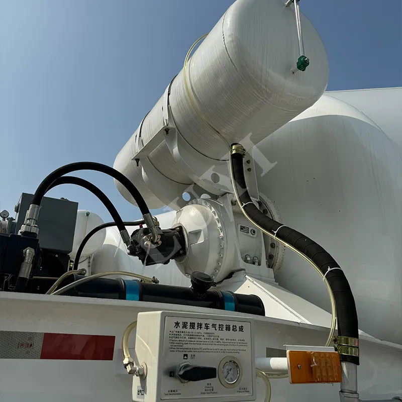 10 CBM self‑propelled concrete mixer truck
