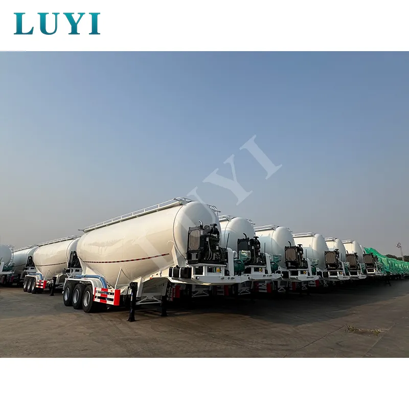 The 3‑axle cement bulk tanker is specially designed for pneumatic transportation of dry powdery bulk materials.