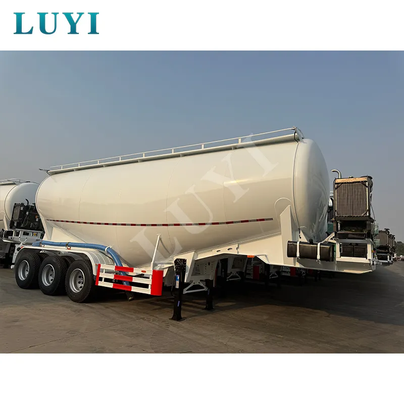 The 3‑axle cement bulk tanker is specially designed for pneumatic transportation of dry powdery bulk materials.