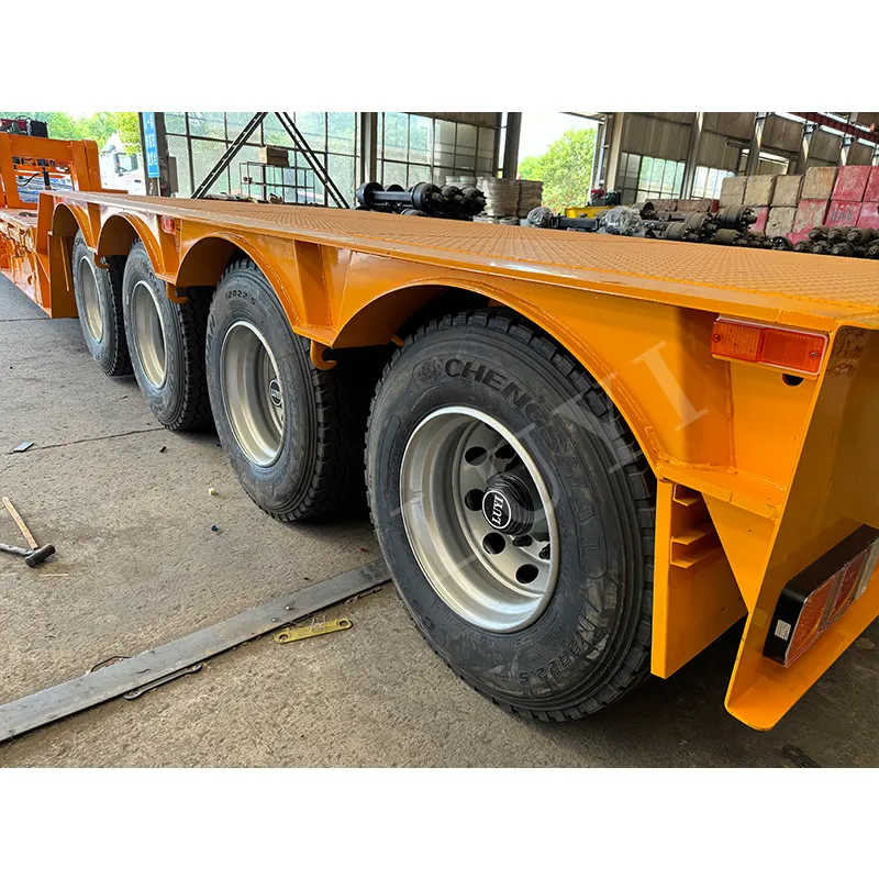 17‑meter 4‑axle detachable gooseneck low‑bed semi‑trailer