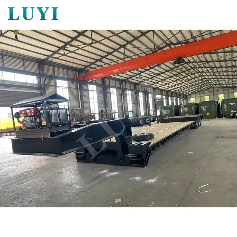 3‑axle low bed trailer with wood floor