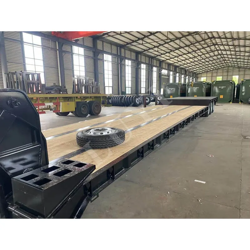 3‑axle low bed trailer with wood floor